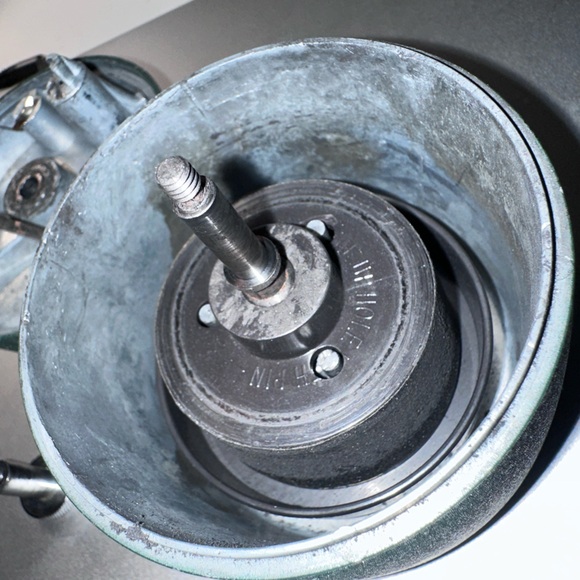 Boston drop led pencil sharpener. Cast Iron mid century pencil sharpener. - Picture 3 of 5